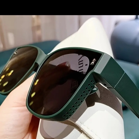 Polarized Sunglasses that Fit Over Prescription Glasses with case - Picture 2 of 4